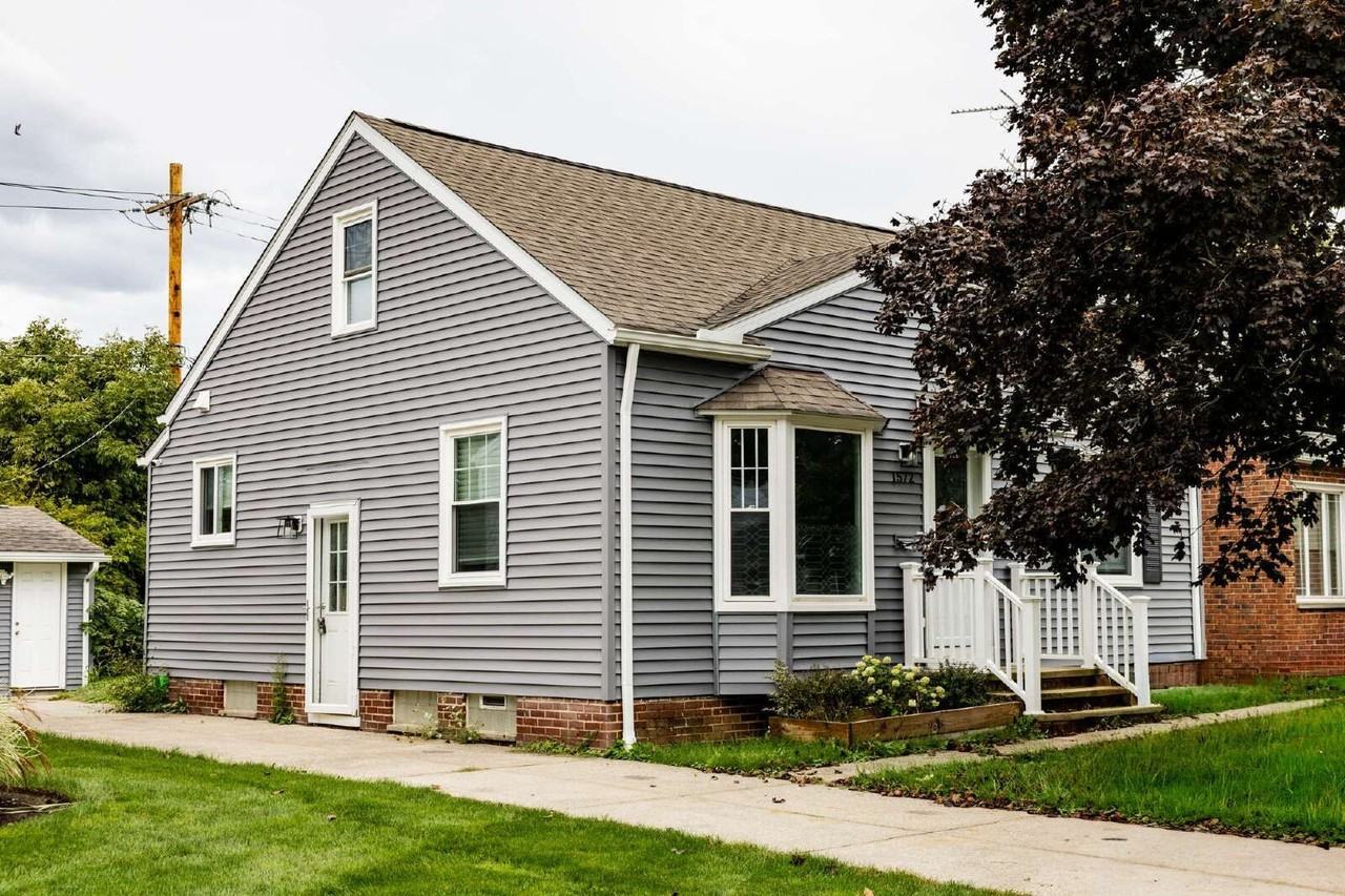 1572 Woodhurst Ave - Photo 2 of 21