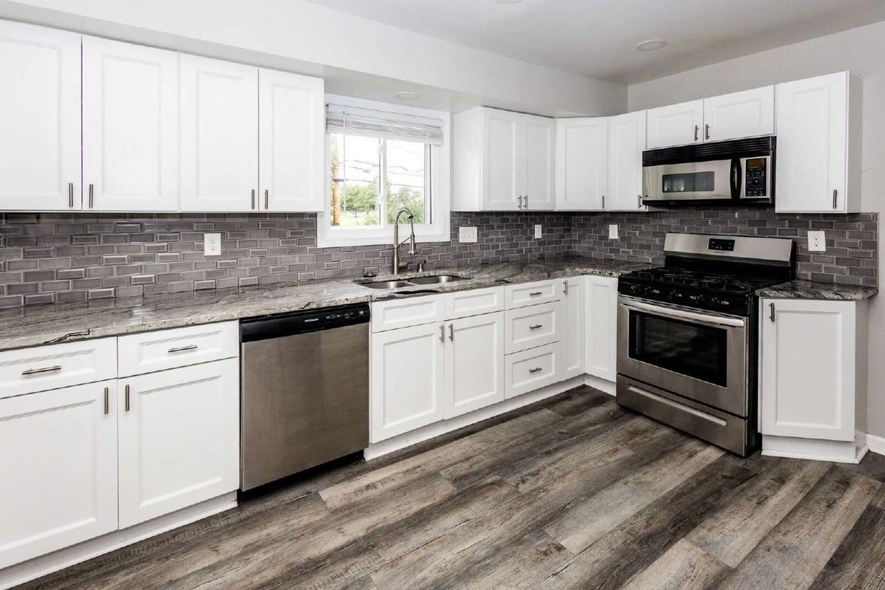 1572 Woodhurst Ave - Photo 7 of 21