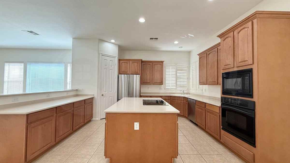 3630 S Velero St - Photo 5 of 37