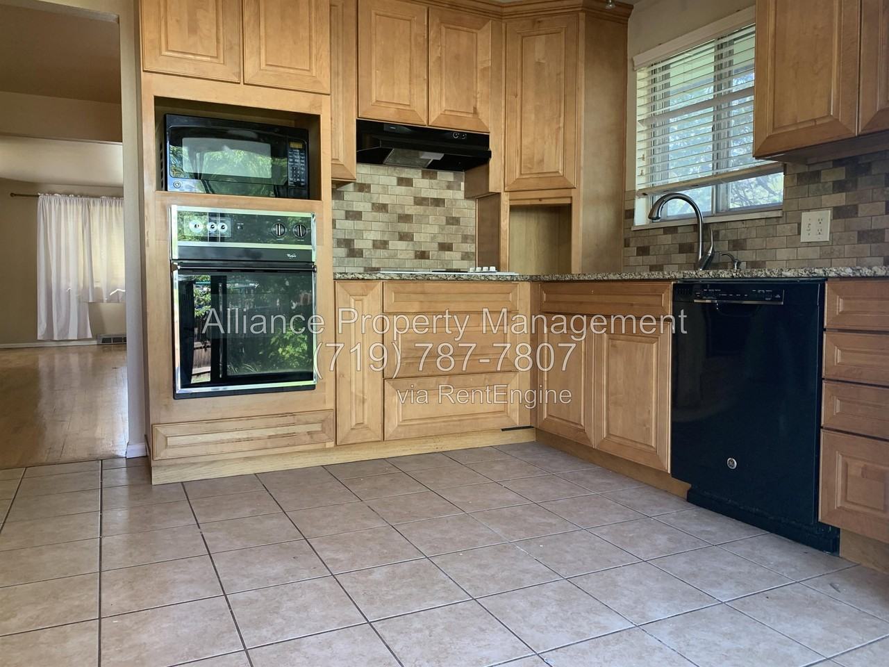 1345 Pike Dr - Photo 7 of 38