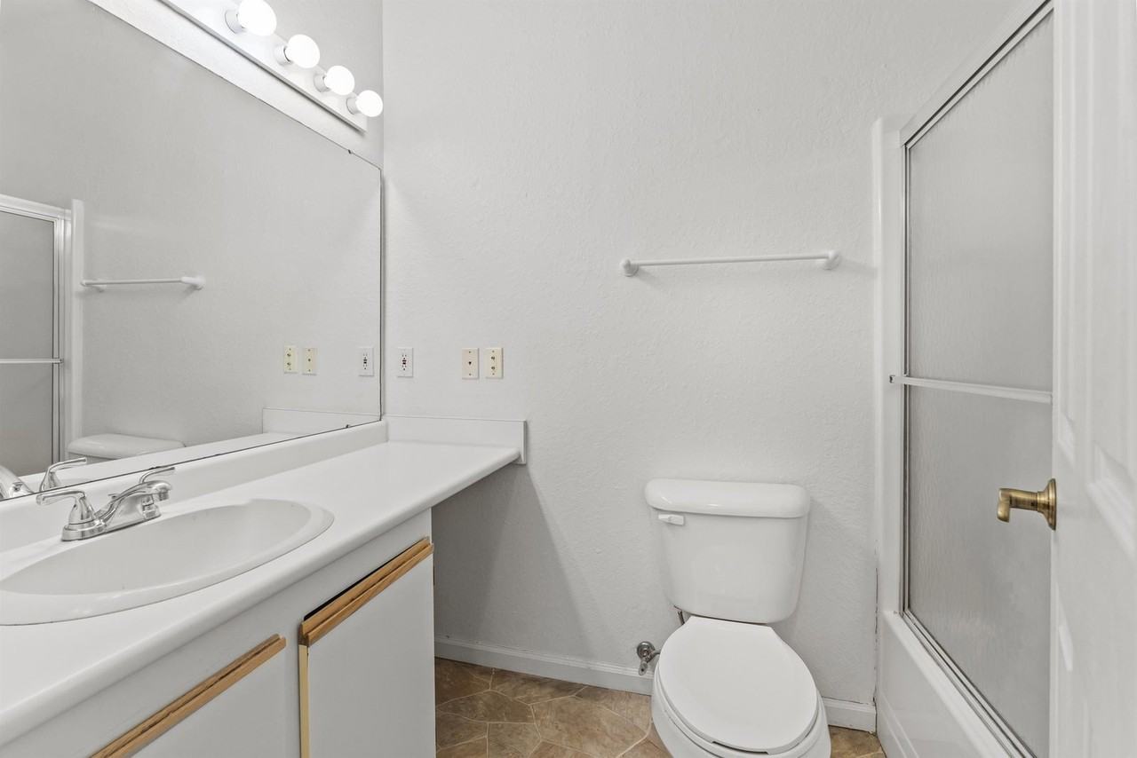 1101 Linden Ln #985 - Photo 3 of 11