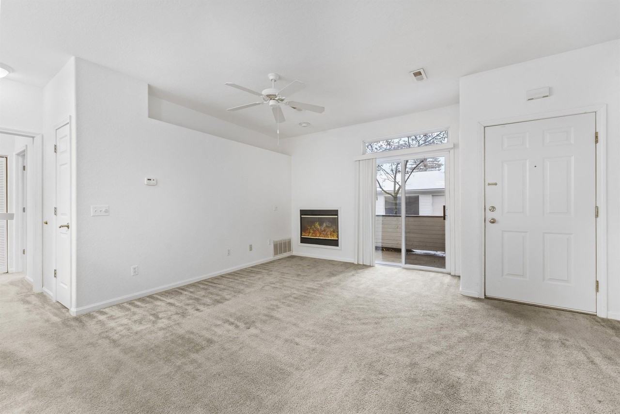 1101 Linden Ln #985 - Photo 5 of 11