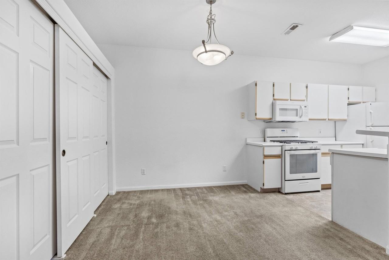 1101 Linden Ln #985 - Photo 6 of 11