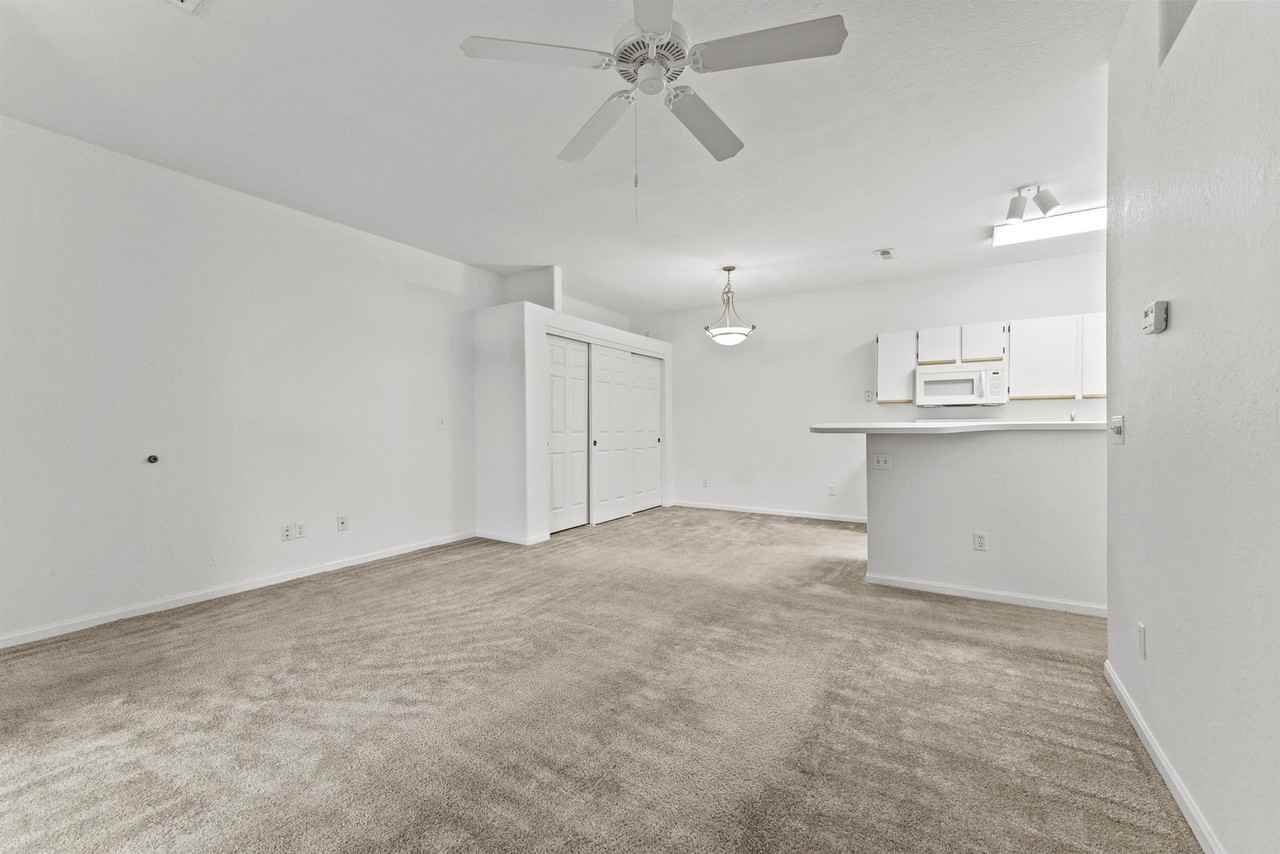 1101 Linden Ln #985 - Photo 7 of 11