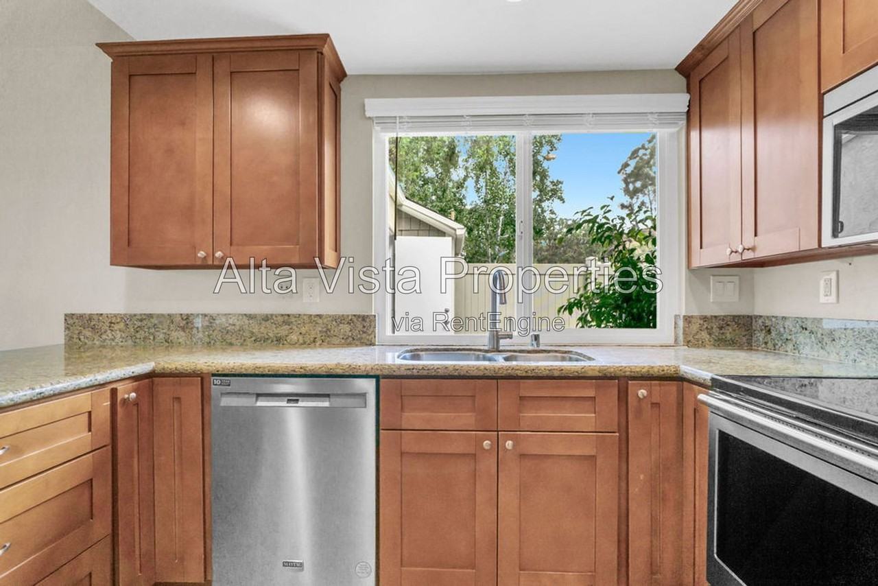 3756 Balboa Ter #A - Photo 7 of 35