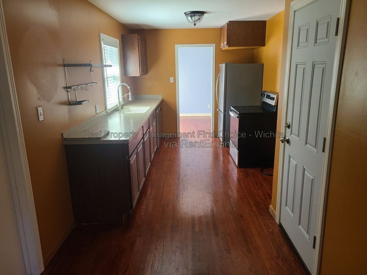 340 N Brookside St - Photo 5 of 9