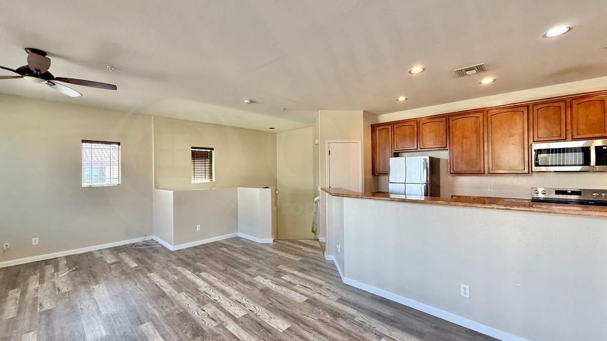 1522 N 81st Ln - Photo 3 of 15