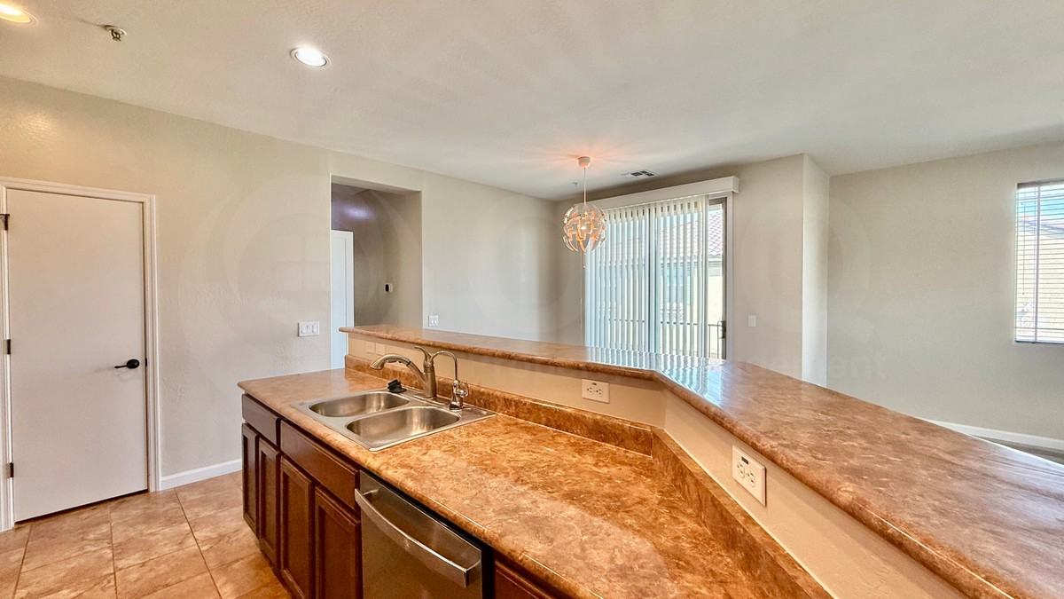 1522 N 81st Ln - Photo 5 of 15