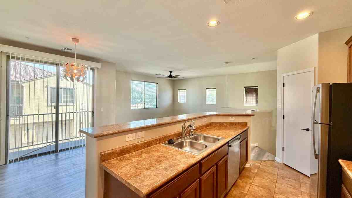 1522 N 81st Ln - Photo 6 of 15