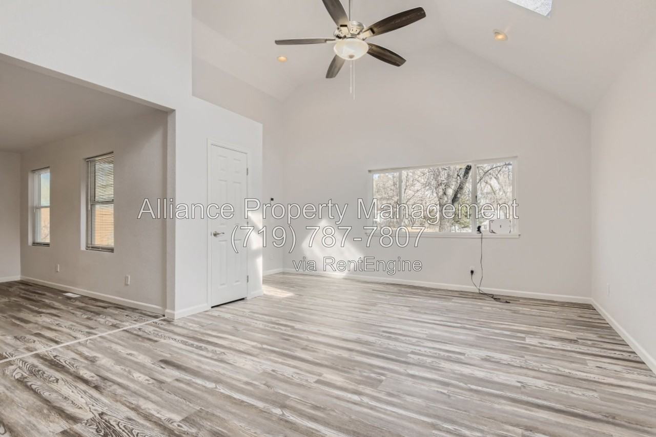 806 Alexander Rd - Photo 4 of 29