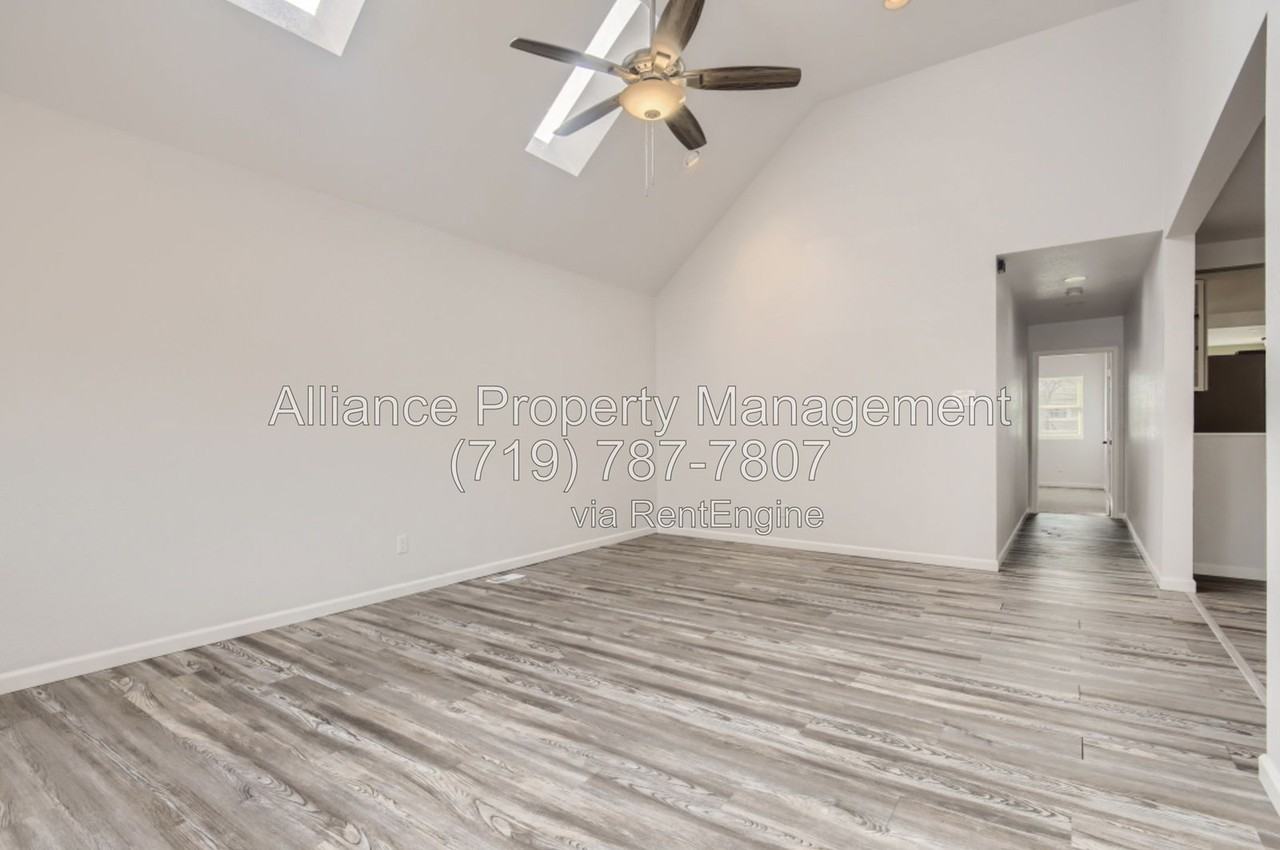 806 Alexander Rd - Photo 5 of 29