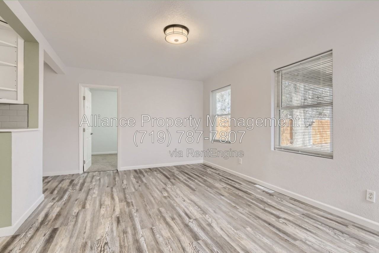 806 Alexander Rd - Photo 6 of 29