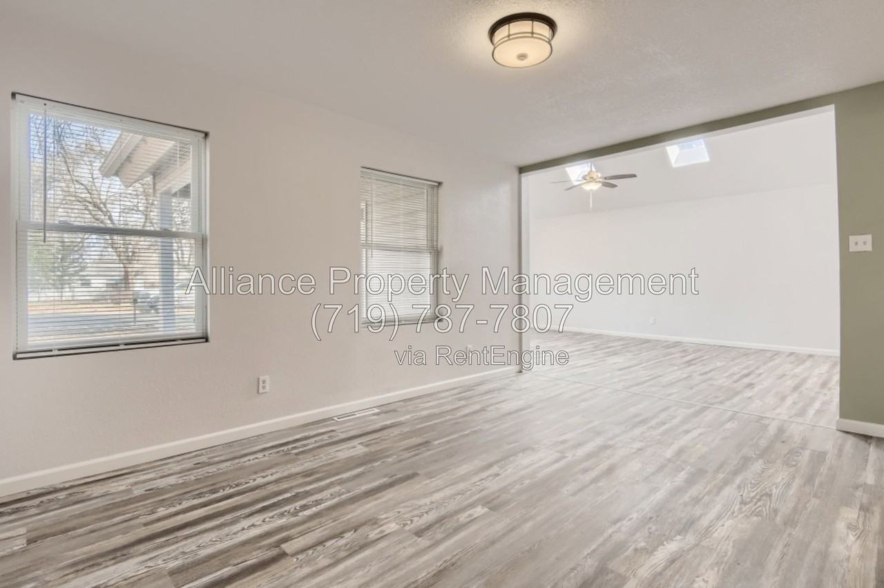 806 Alexander Rd - Photo 7 of 29