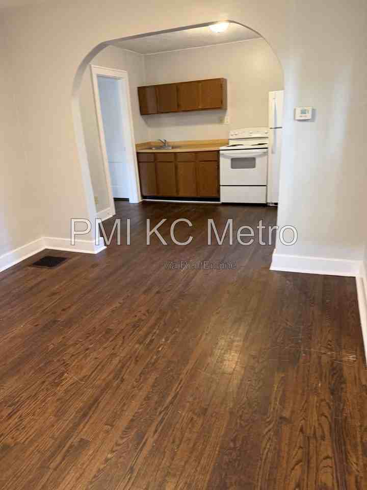 801 S Cedar Ave #A - Photo 2 of 8