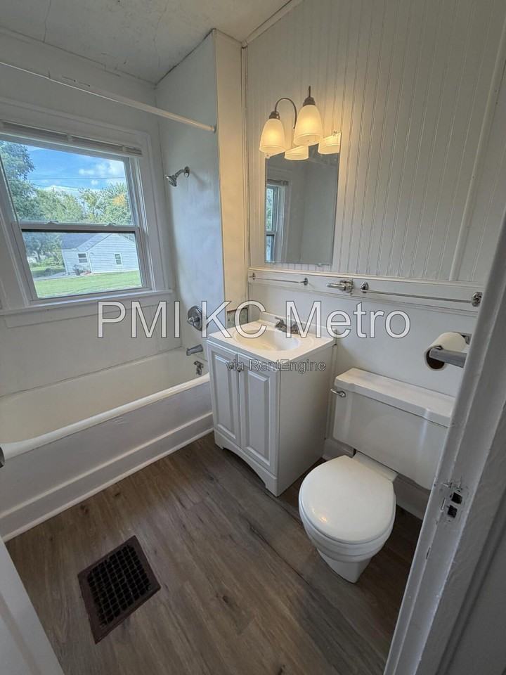 801 S Cedar Ave #A - Photo 4 of 8