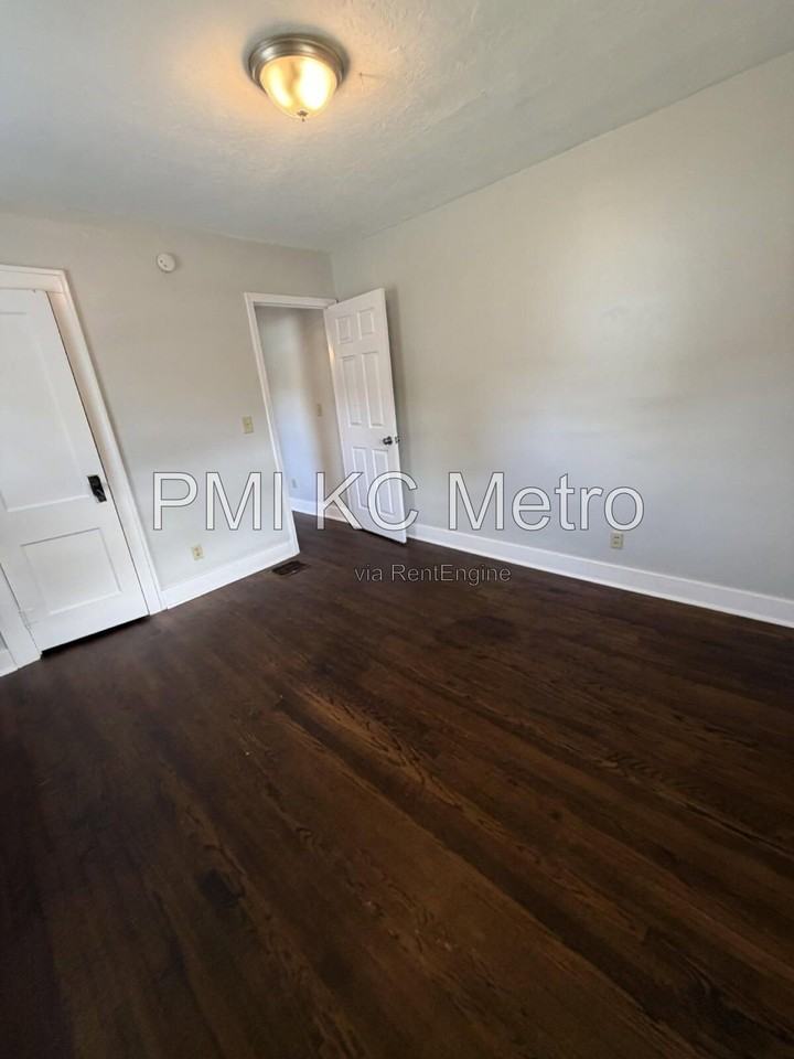 801 S Cedar Ave #A - Photo 6 of 8