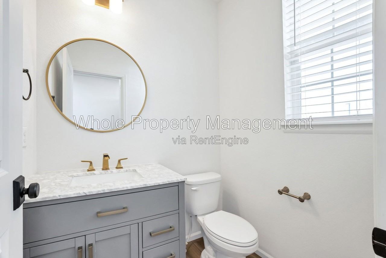 22275 E 45th Ave - Photo 3 of 27