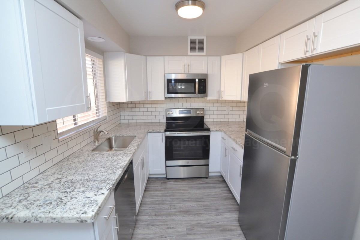 645 N Arrowhead Dr #2 - Photo 2 of 12