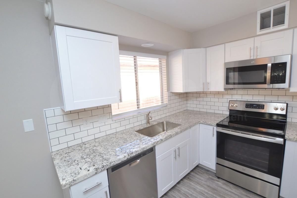 645 N Arrowhead Dr #2 - Photo 3 of 12