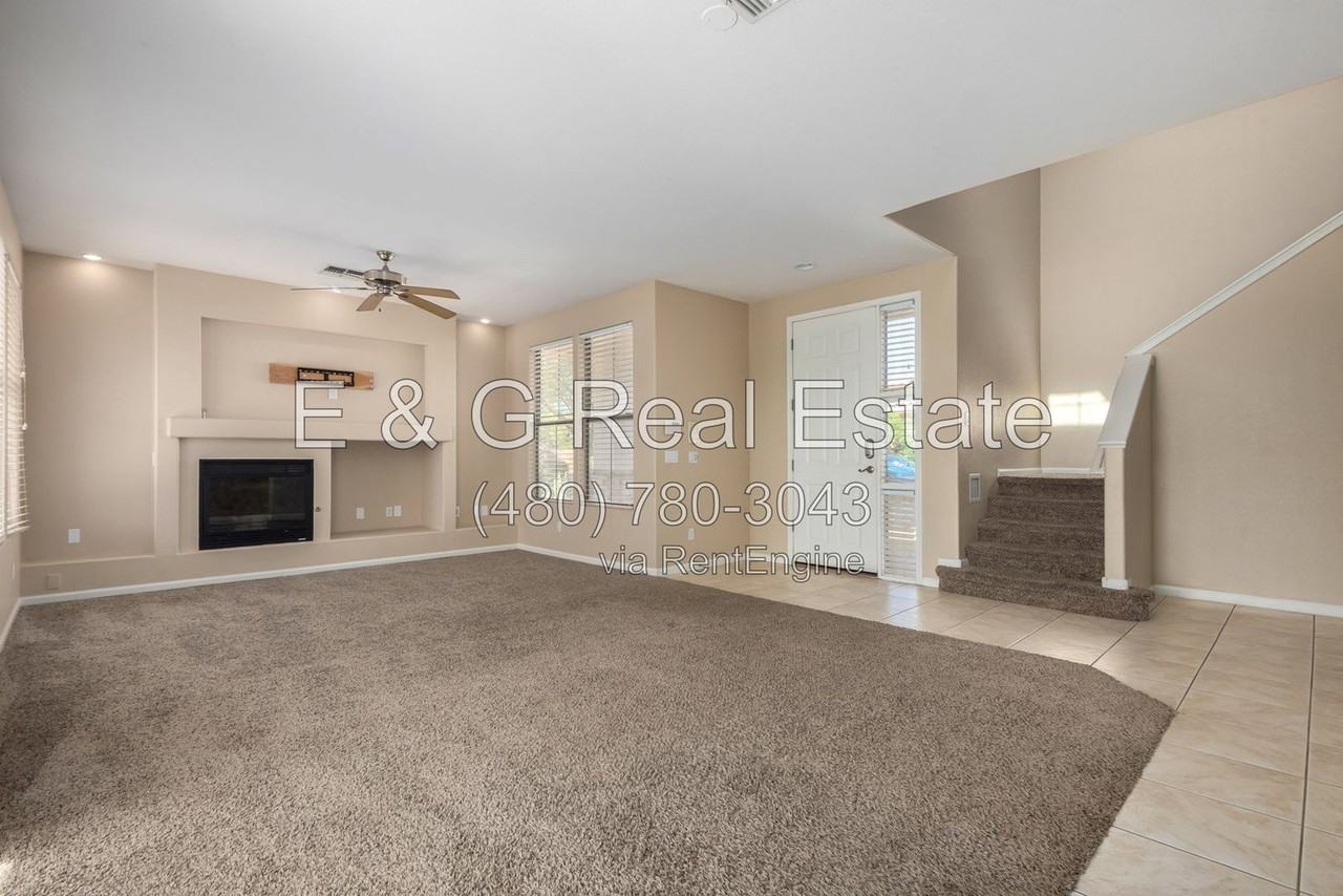 13746 W Cypress St - Photo 3 of 29