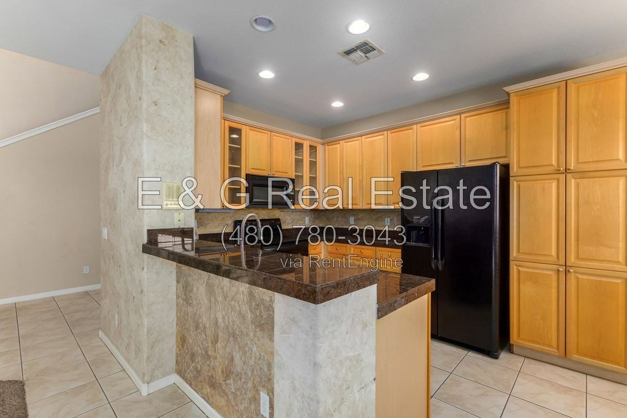 13746 W Cypress St - Photo 6 of 29