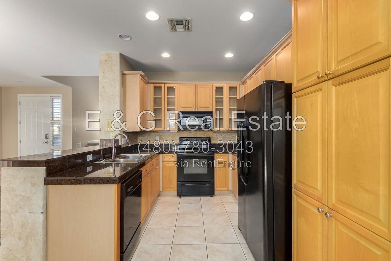 13746 W Cypress St - Photo 7 of 29