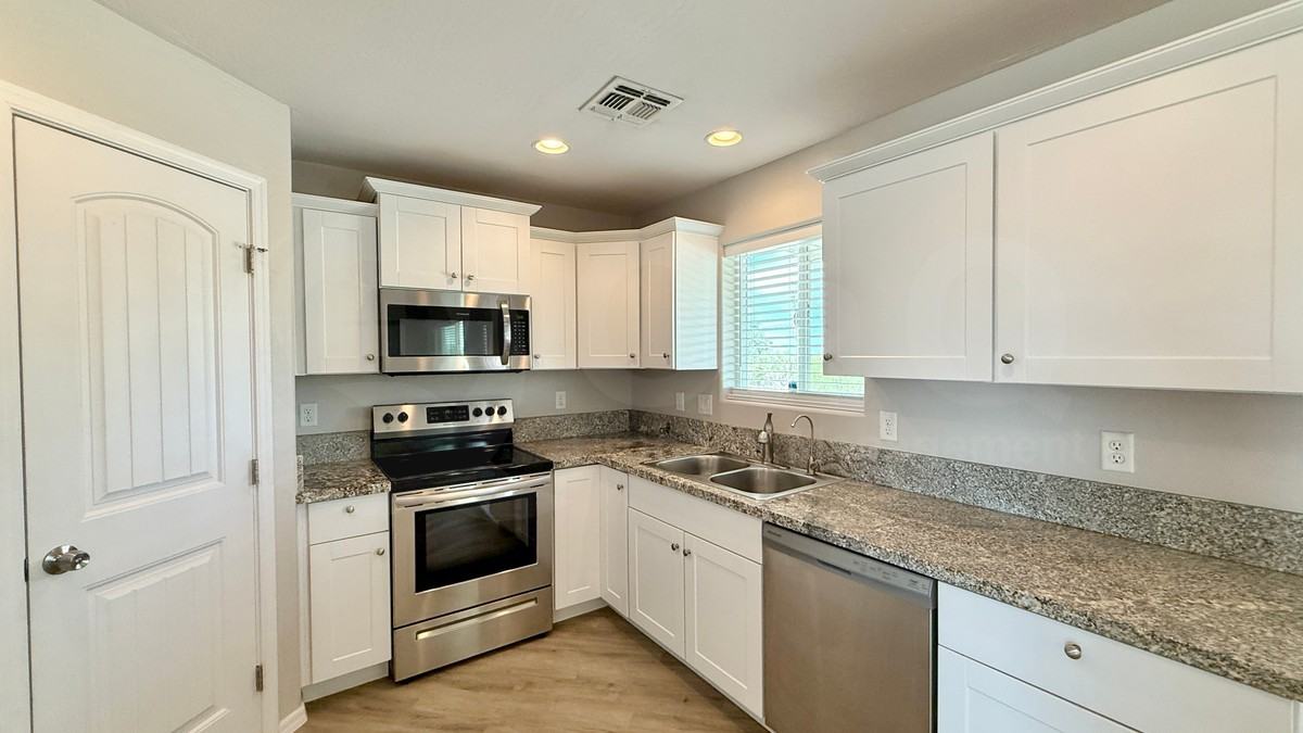 24638 E Bartlett Rd - Photo 6 of 33
