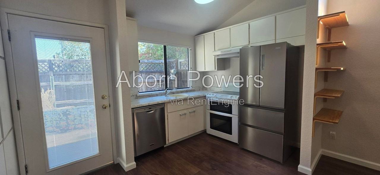 2417 Oakenshield Rd #8 - Photo 5 of 13