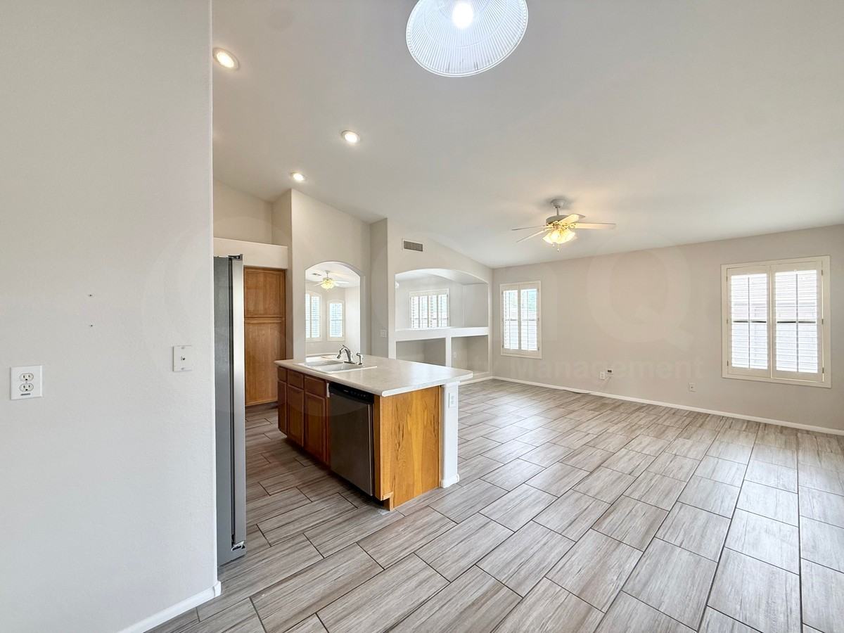 3436 W Patrick Ln - Photo 4 of 49