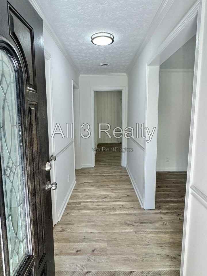 2557 Woodley Rd - Photo 5 of 49