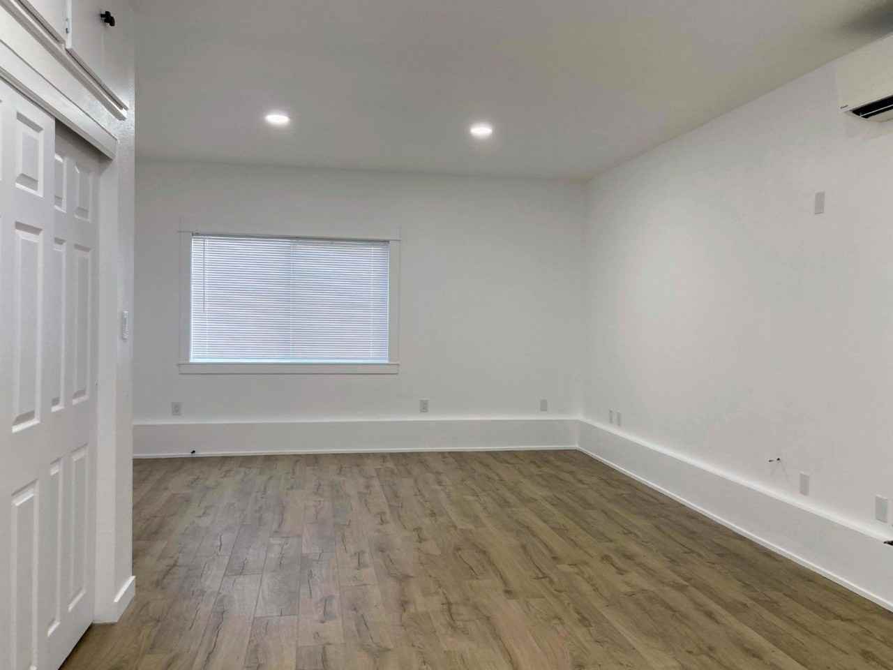 2037 Ne Stephens St #3 - Photo 3 of 22