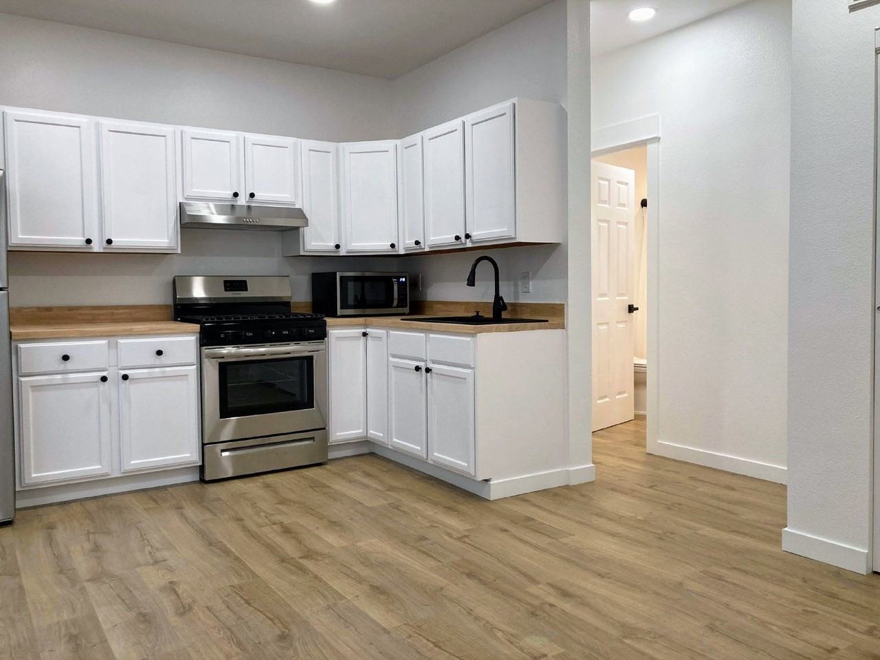 2037 Ne Stephens St #3 - Photo 6 of 22