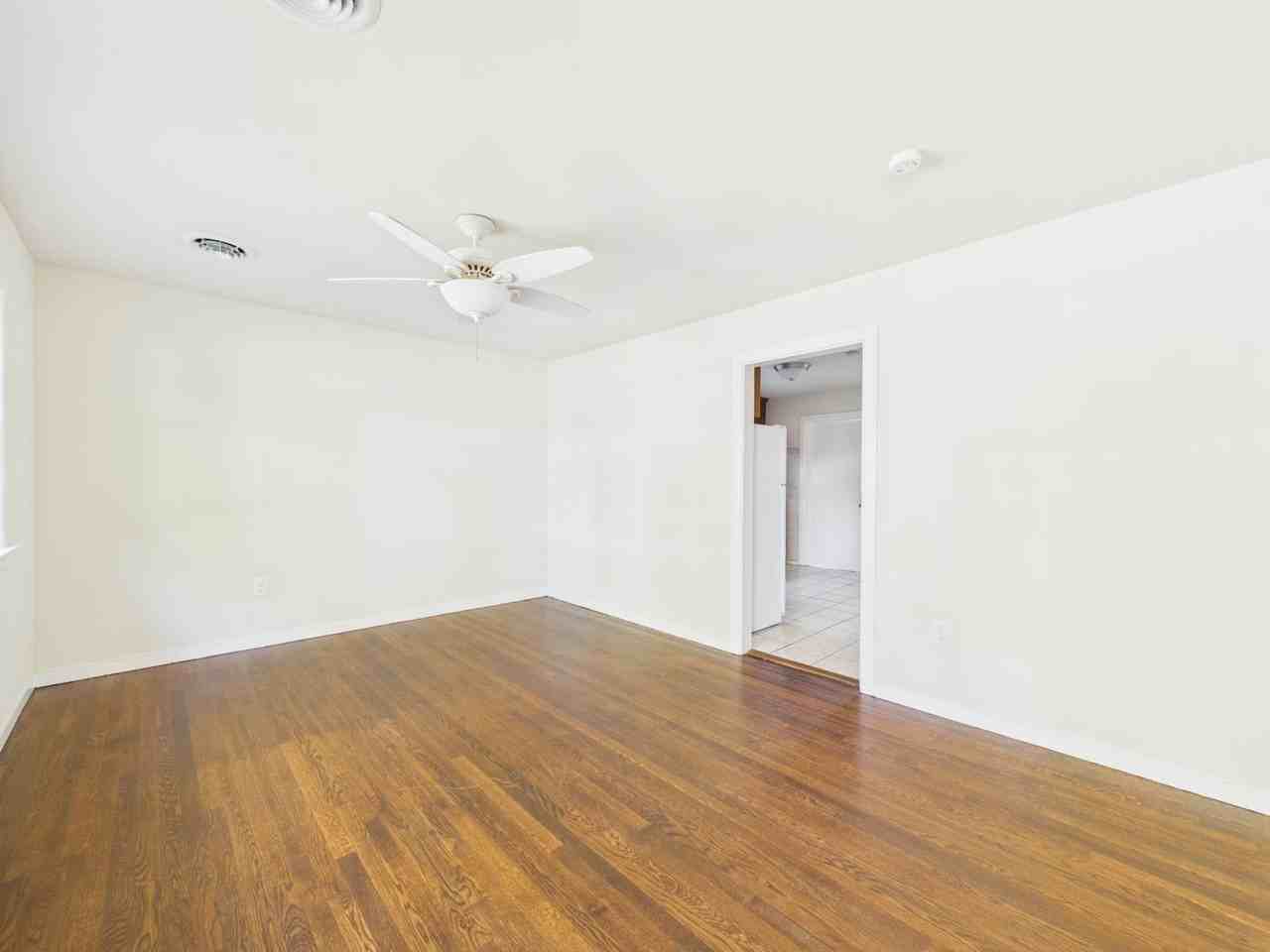 838 Greystone Ave - Photo 7 of 24