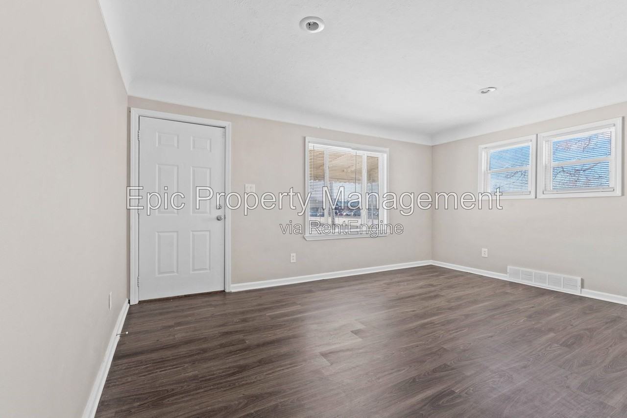 13556 Pullman St - Photo 5 of 13