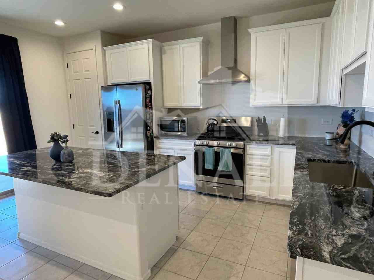 7864 S Wolf Creek Dr - Photo 4 of 18