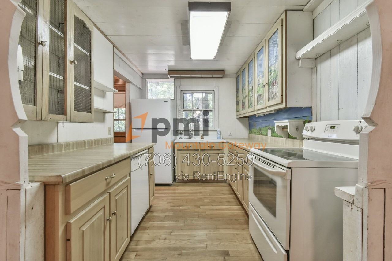 266 Glenridge Dr - Photo 2 of 31