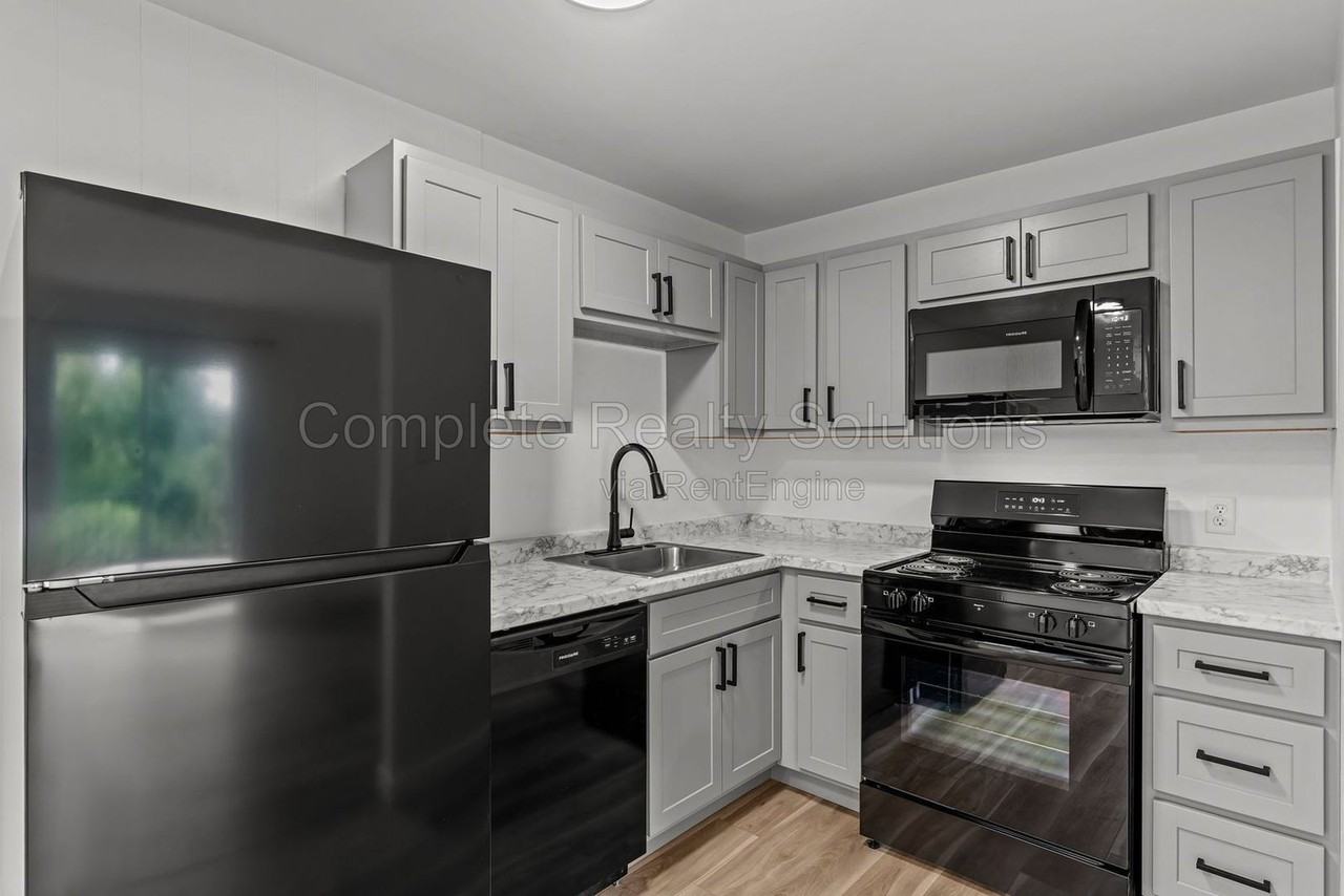 2551 Mary Ave #2551B - Photo 3 of 21