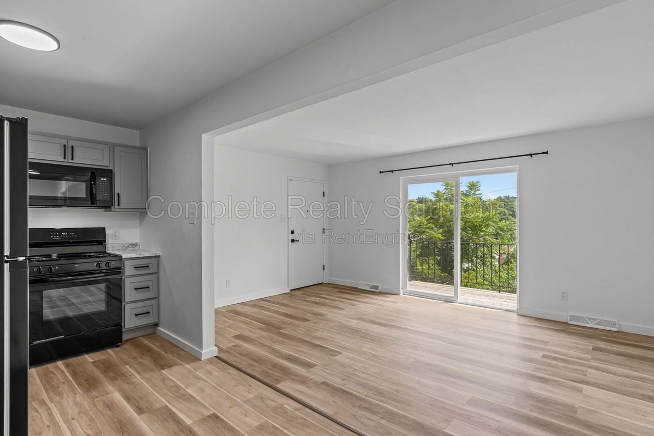 2551 Mary Ave #2551B - Photo 4 of 21