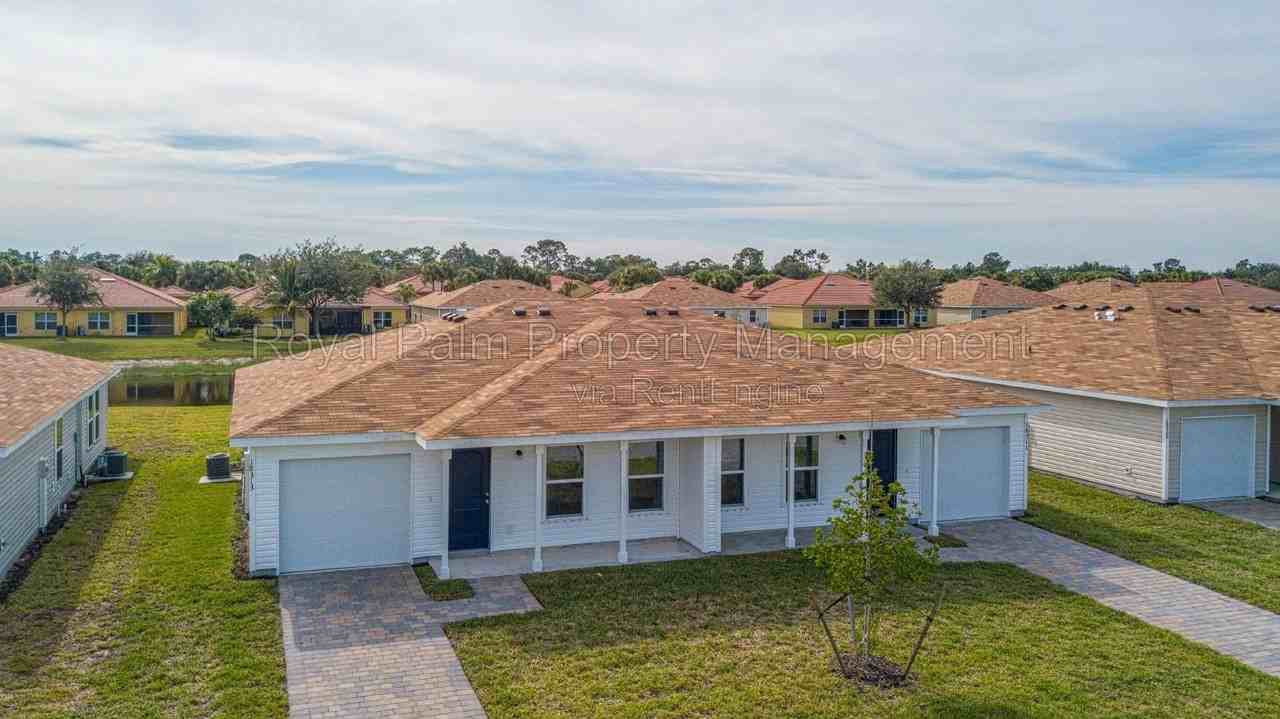 18295 Gibraltar Ln - Photo 3 of 24