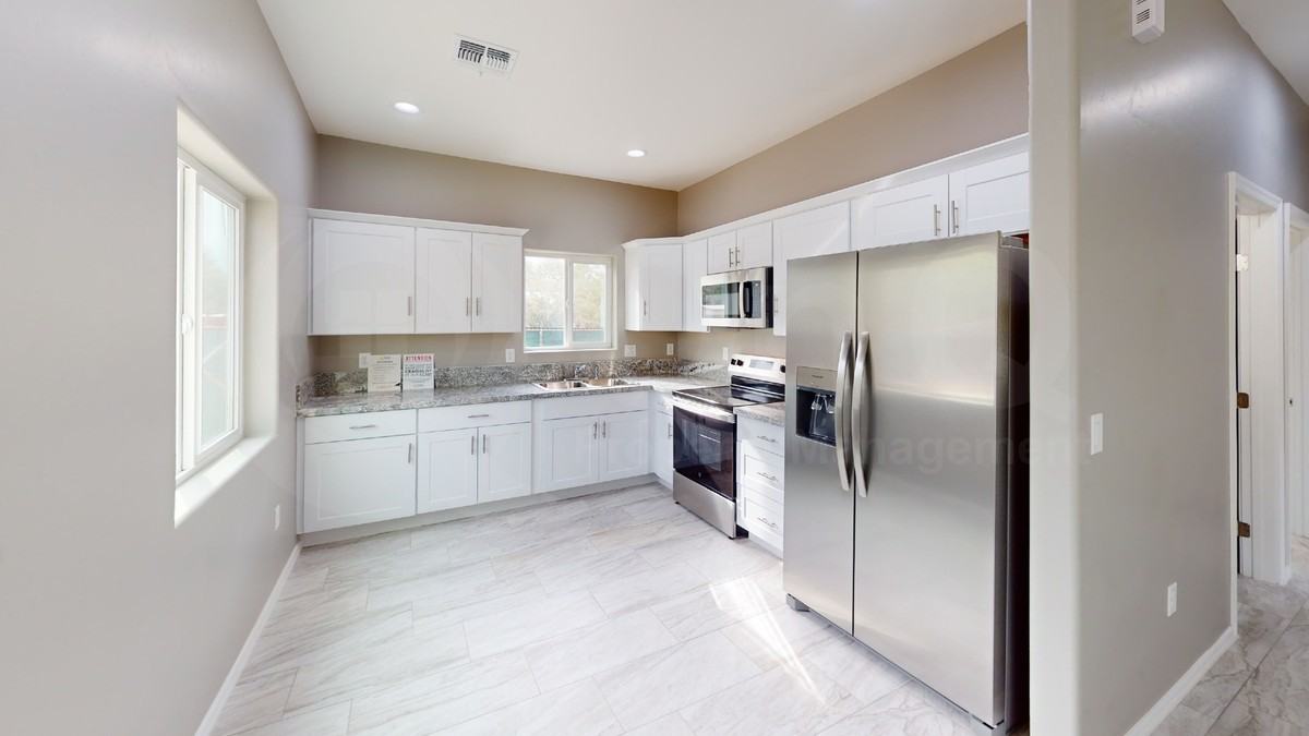 2975 N Walnut Ave #2 - Photo 3 of 11