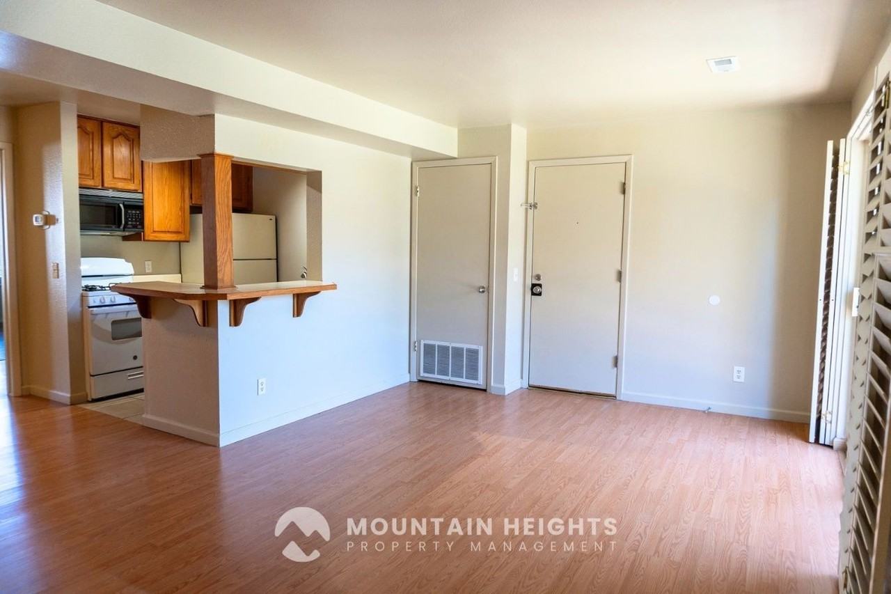 415 E Creekside Cir #C - Photo 3 of 19
