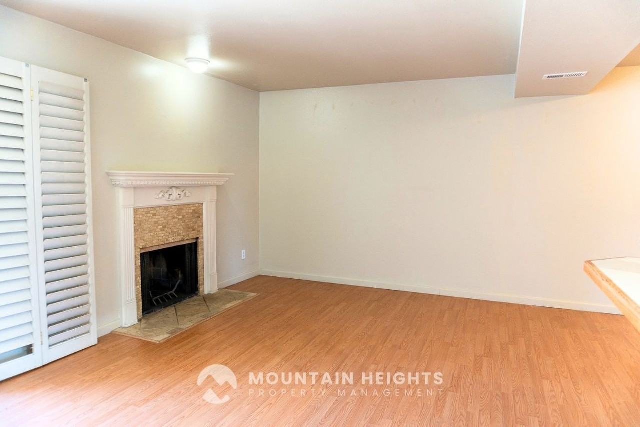 415 E Creekside Cir #C - Photo 4 of 19