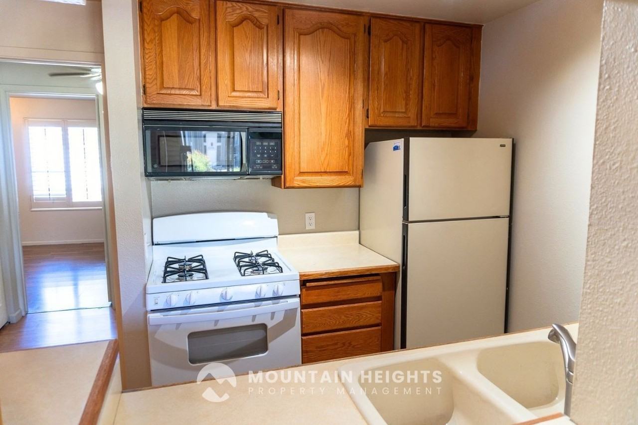 415 E Creekside Cir #C - Photo 7 of 19