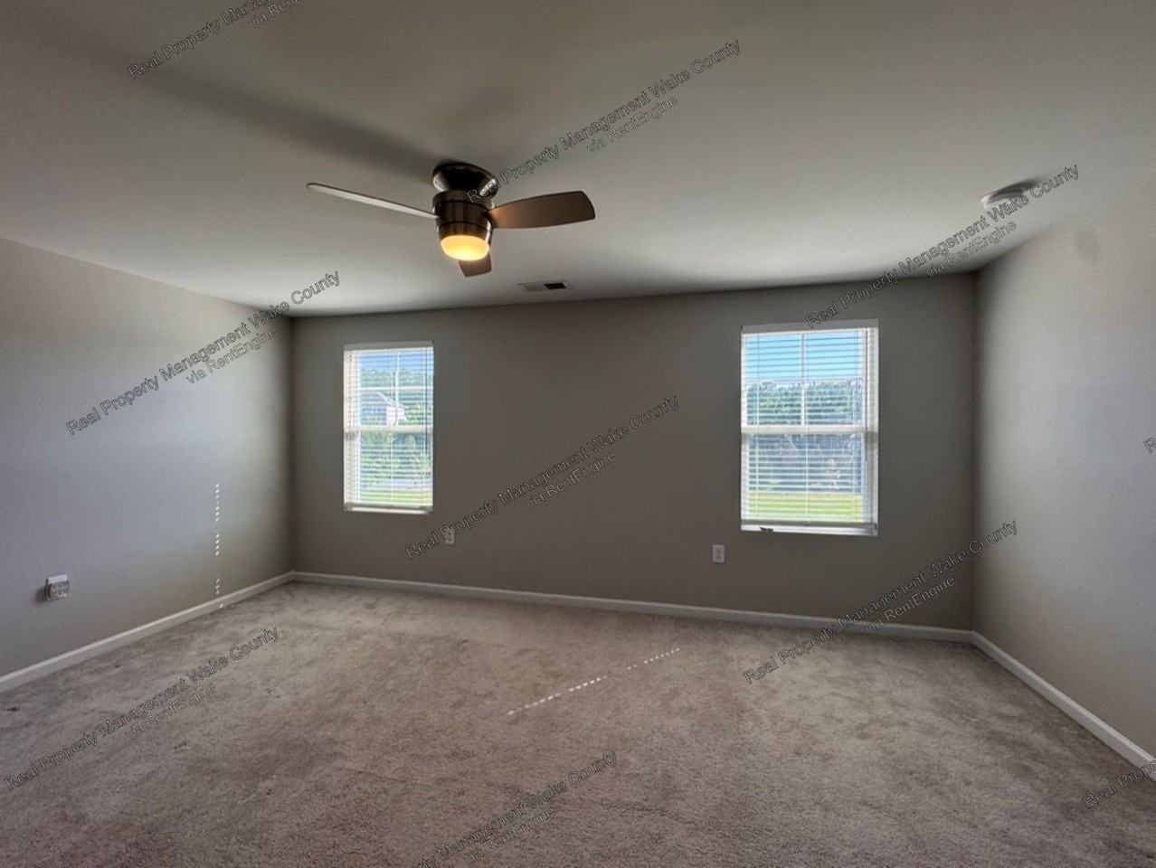 1063 Shoreside Dr - Photo 4 of 25
