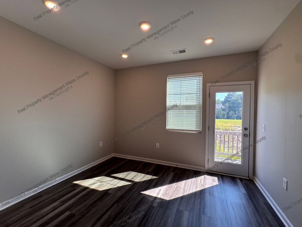 1063 Shoreside Dr - Photo 6 of 25