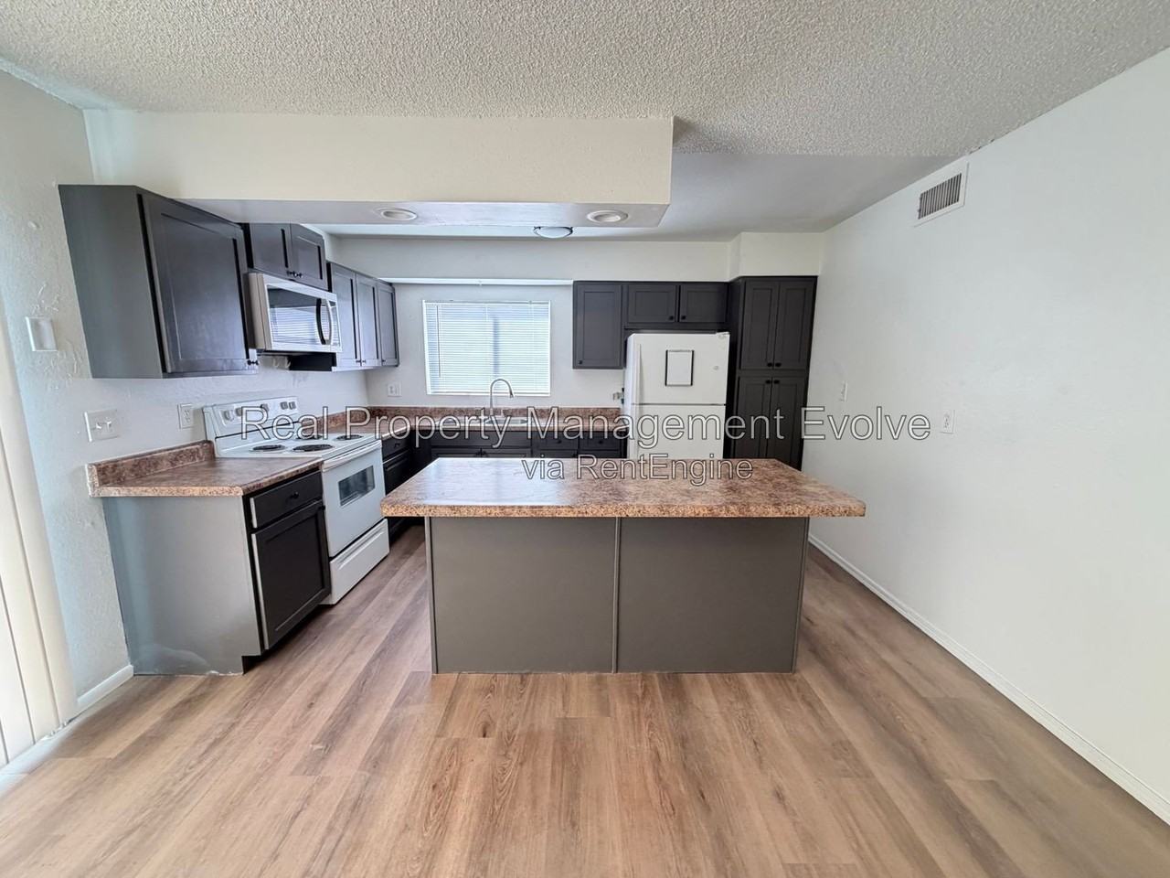 2518 N 58th Dr - Photo 5 of 21