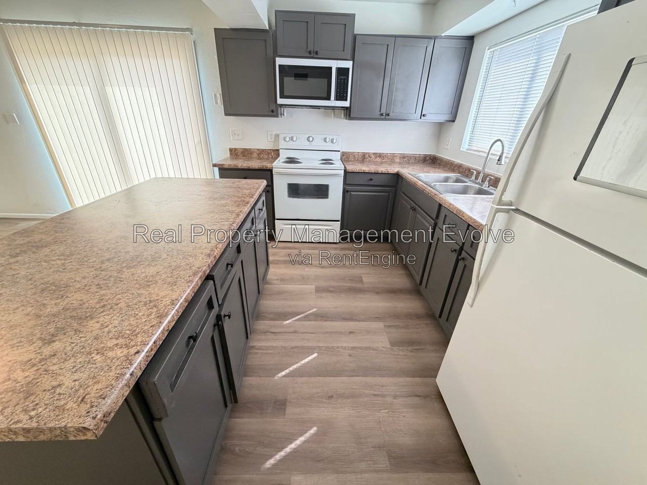 2518 N 58th Dr - Photo 6 of 21