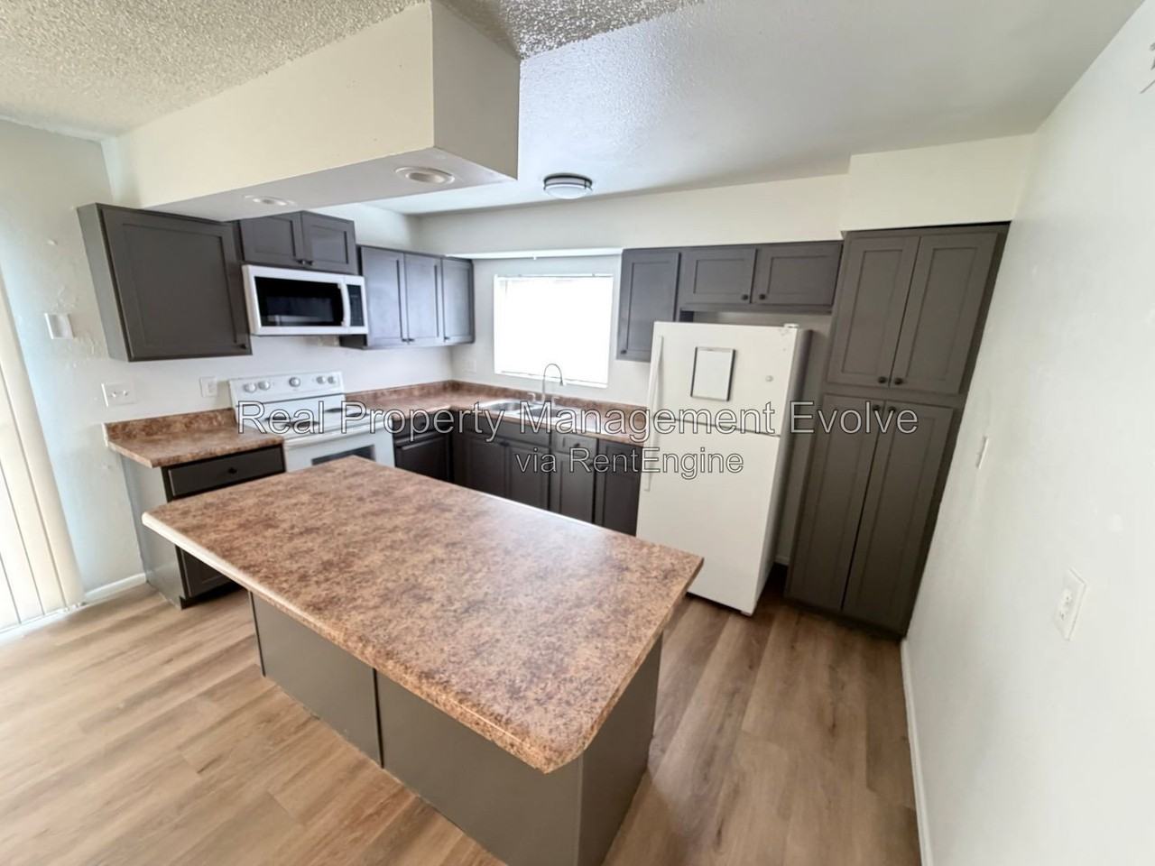 2518 N 58th Dr - Photo 7 of 21