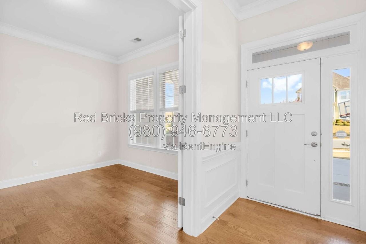 4004 Petersburg Dr - Photo 6 of 41