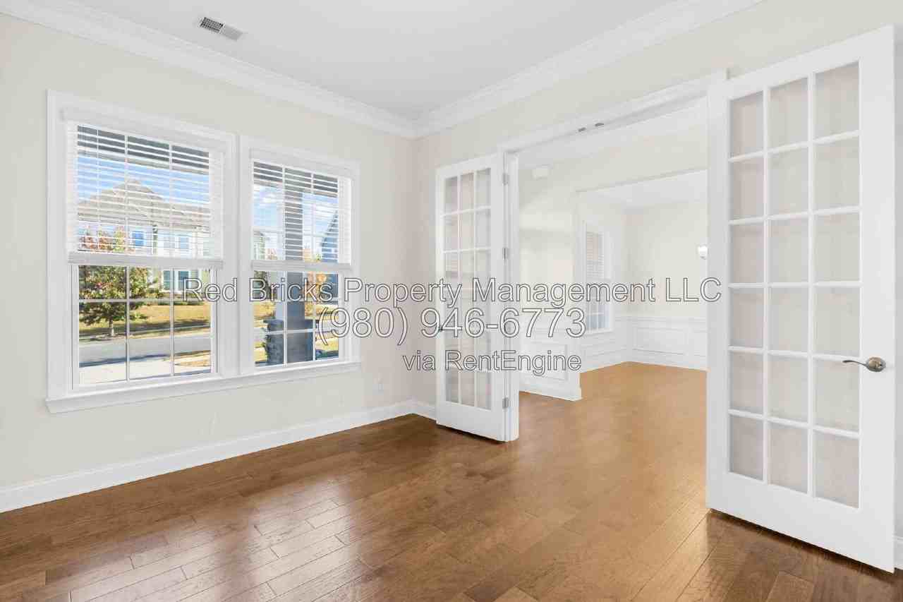 4004 Petersburg Dr - Photo 7 of 41